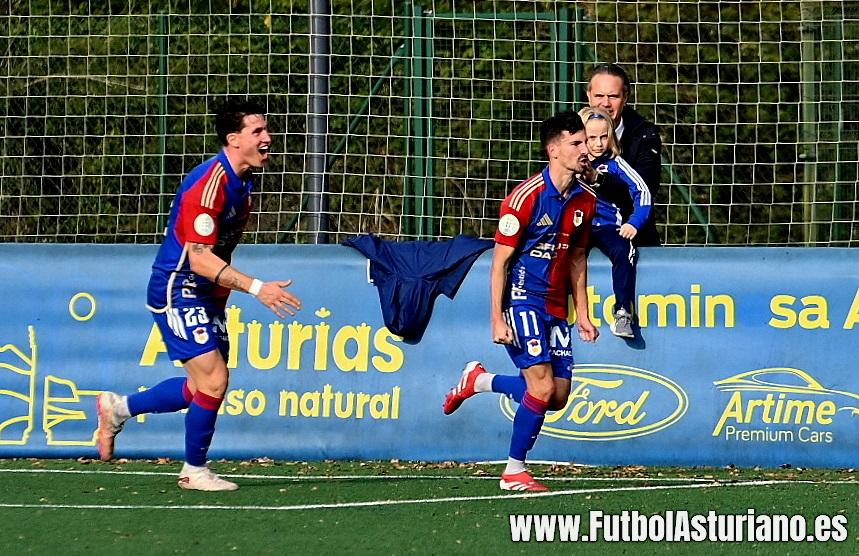 El Langreo sufre y gana al Llanes