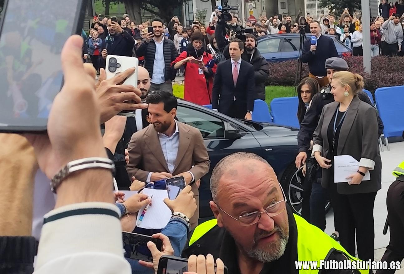 Locura por ver de cerca a Leo Messi en Oviedo