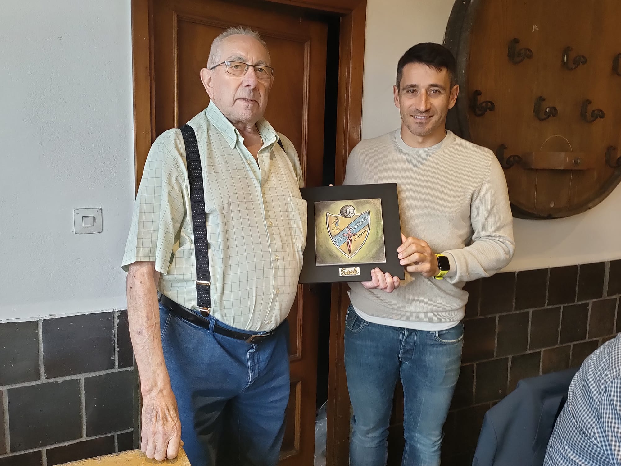 Baragaño, Berjón y Paco Fernández homenajeados por los veteranos del Berrón