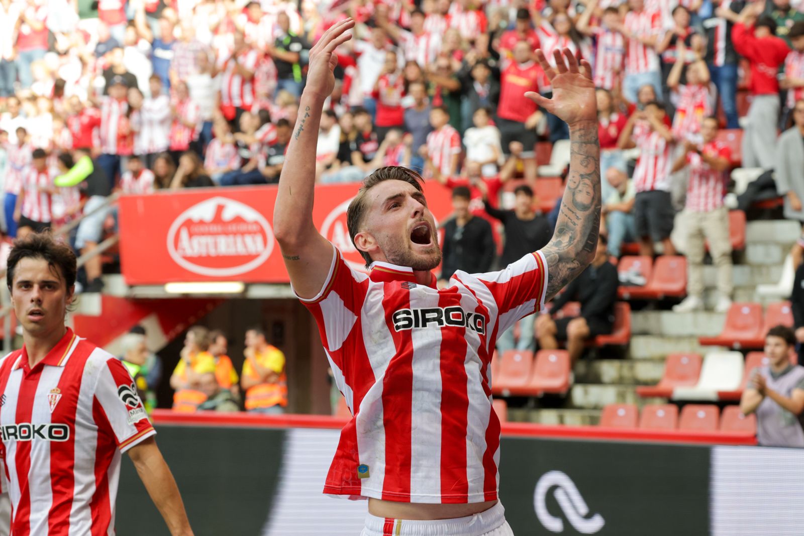 Al Sporting le crecen los enanos