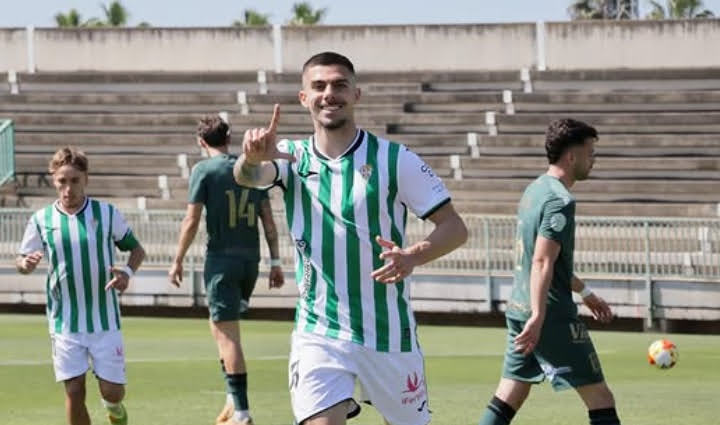 El Avilés consigue la cesión de Dani Lidueña
