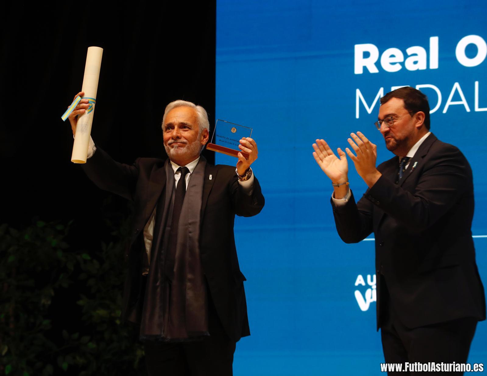 El Oviedo recibe la Medalla de Asturias