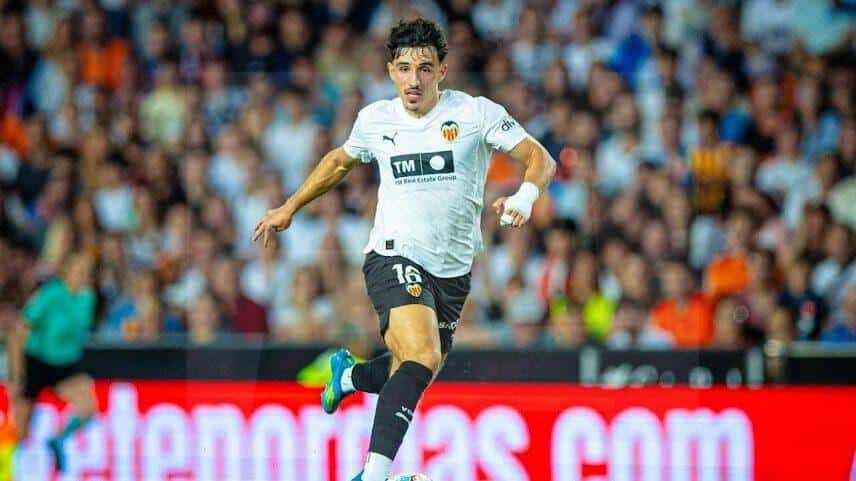 Diego López sufre una grave lesión ante el Barça